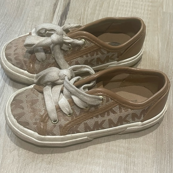 MICHAEL Michael Kors Other - Michael Kors little girls shoes size 8‎
